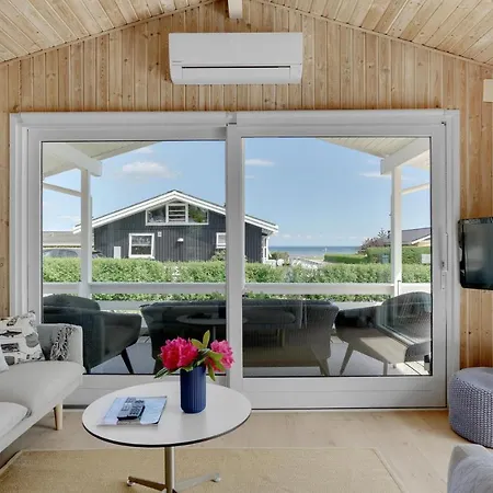 In Bjert With House Sea View Tatil Evi