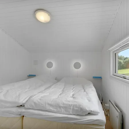 Three-bedroom In Bjert Casa de Férias