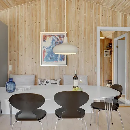 Three-bedroom In Bjert Casa de Férias