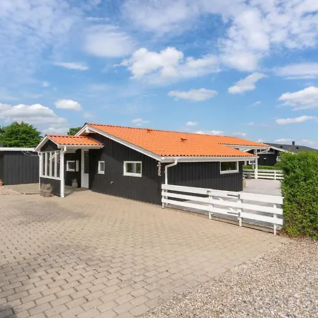 Three-bedroom In Bjert