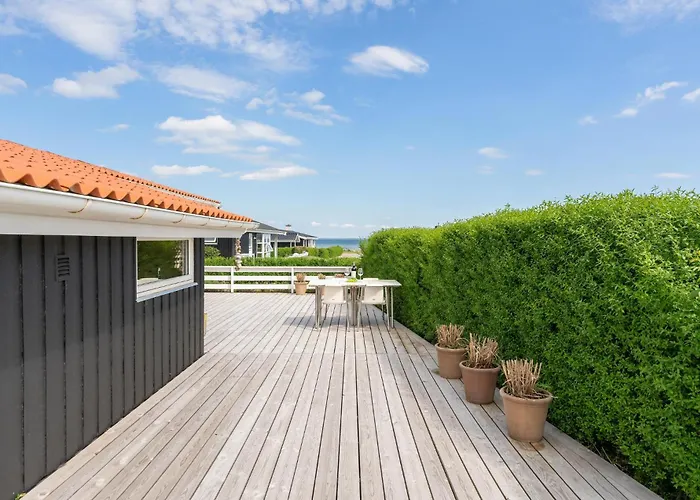 Three-bedroom In Bjert Binderup Strand