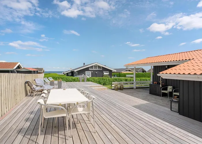 Three-bedroom In Bjert * Binderup Strand